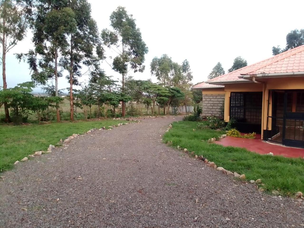 Esniko Villa Narok Exterior photo
