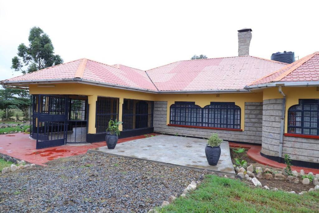 Esniko Villa Narok Exterior photo
