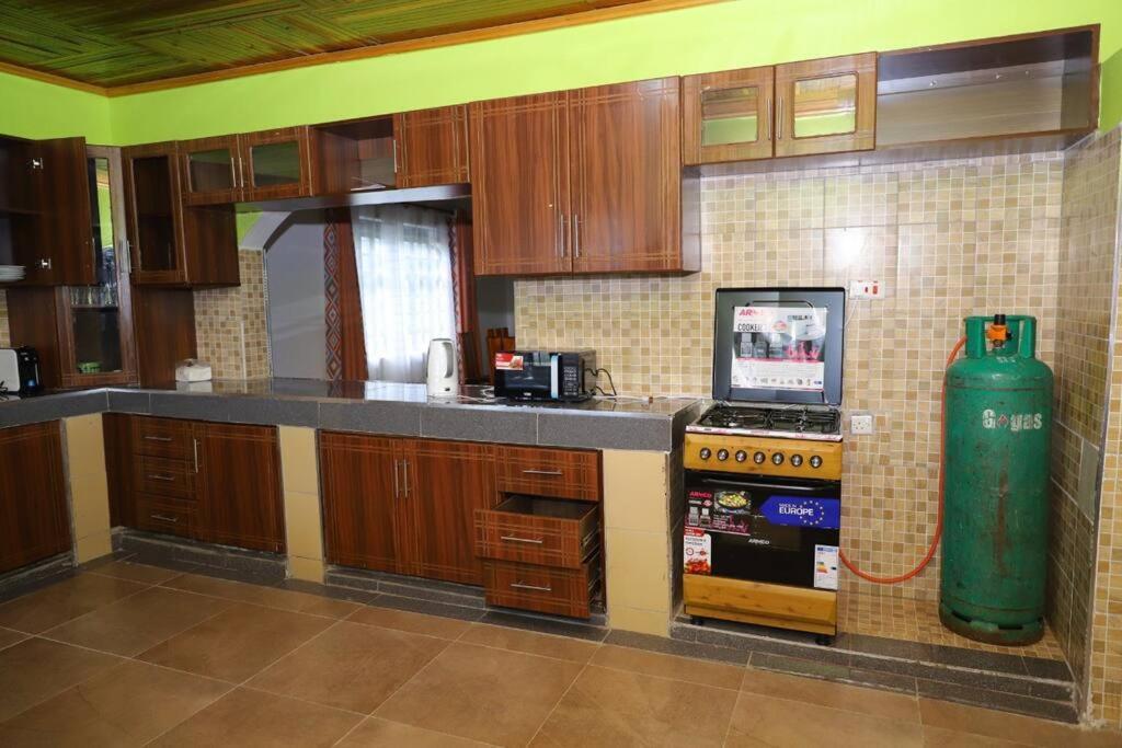 Esniko Villa Narok Exterior photo